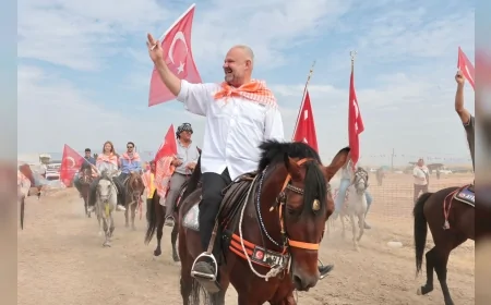 Menemen’de 11. Geleneksel Rahvan At Yarışları şölen havasında gerçekleşti, 184 at kıyasıya mücadele etti