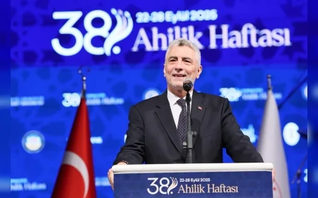 Ticaret Bakanı Ömer Bolat: "Ağustos ayında dış ticaret açığı yüzde 15,8 azalarak 4,2 milyar dolara düştü"