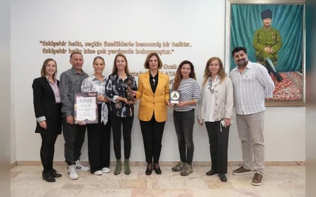 Eskişehir Şehir Tiyatroları, Sırbistan’daki uluslararası çocuk tiyatrosu festivalinden ödülle döndü