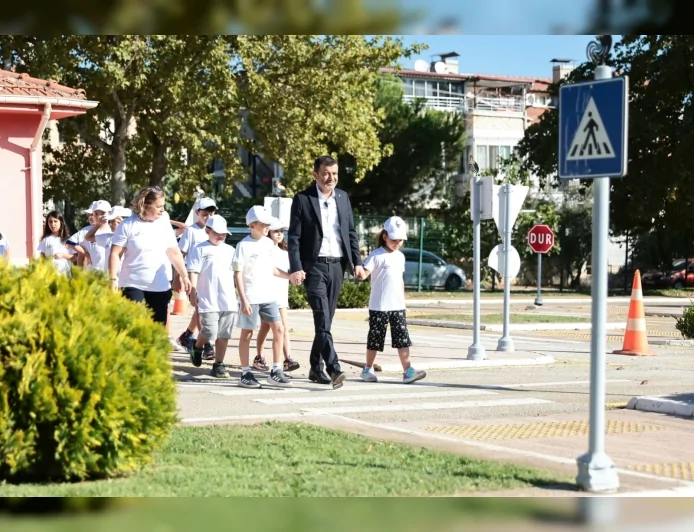 Denizli Büyükşehir’den çocuklara trafik ve toplu taşıma bilinci eğitimi