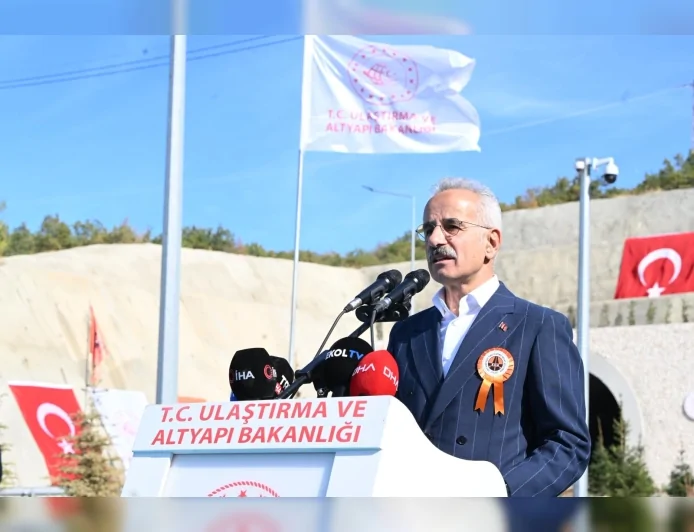 Ulaştırma ve Altyapı Bakanı Abdulkadir Uraloğlu: "Şehit Ahmet Özsoy Tüneli ile yıllık 50,7 milyon lira tasarruf sağlayacağız"