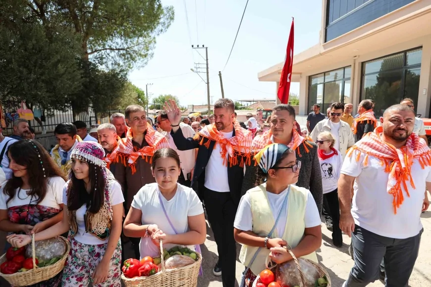 Buca’da Bardacık Şenliği renkli etkinlikler, konserler ve üretici pazarıyla yoğun ilgi gördü!