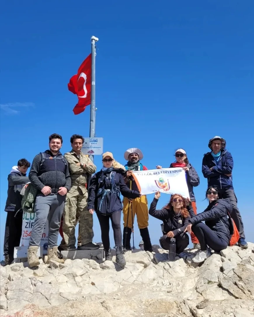 Bursa’da 30 Ağustos Zafer Bayramı için Uludağ zirvesinde 72 sporcu bir araya geldi