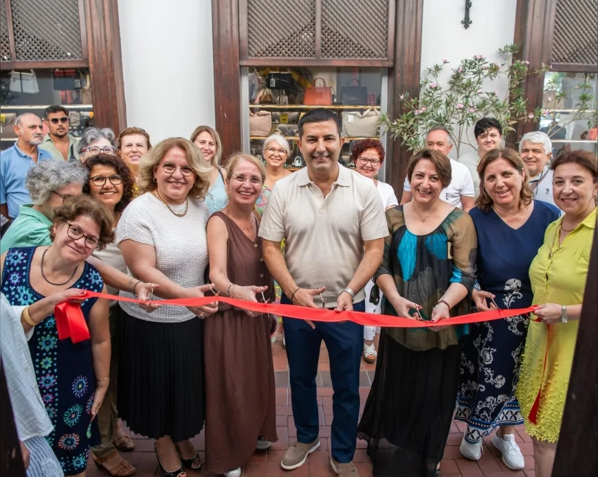 Kuşadası İbramaki Sanat Galerisi, Nazilli Belediyesi El Sanatları Kursiyerlerinin “Renkli Tasarımlar” Sergisine Ev Sahipliği Yapıyor