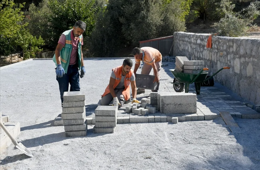 Kuşadası Kadınlar Denizi Mahallesi’nde 1800 metrekarelik yeni park yapımına başlandı