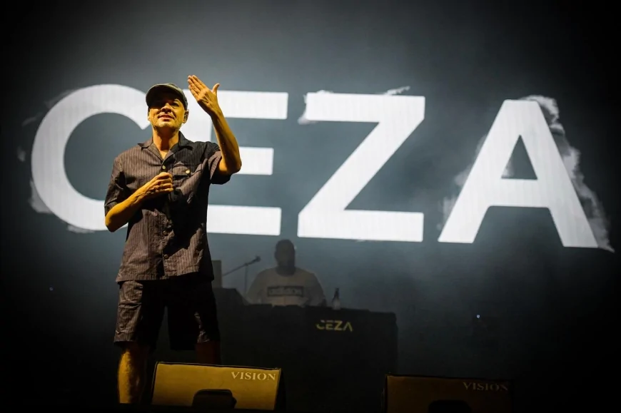 Rap sanatçısı Ceza İzmir Enternasyonal Fuarı’nda sahne aldı, Dünya Barış Günü’nde mesaj verdi