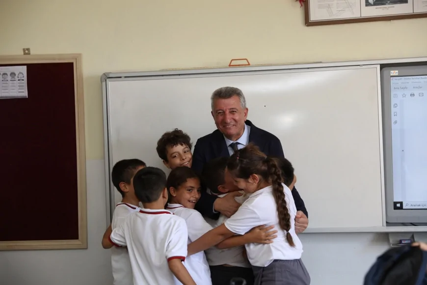 Güzelbahçe Belediyesi öğrenciler için çanta ve kırtasiye desteğini yeni eğitim yılında sürdürecek