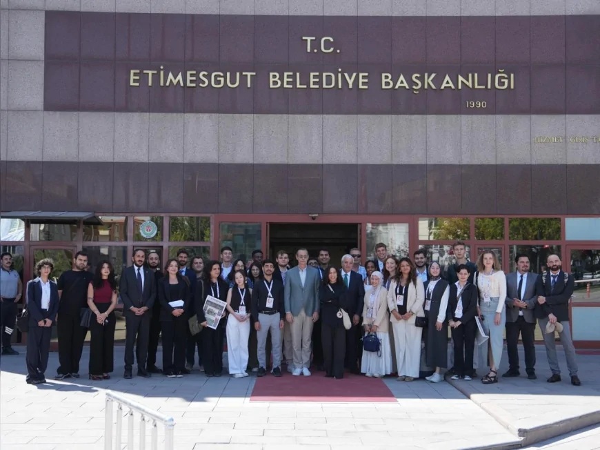Başkan Erdal Beşikcioğlu: "Gençlik için değil, gençlikle birlikte yönetim anlayışını benimsiyoruz"