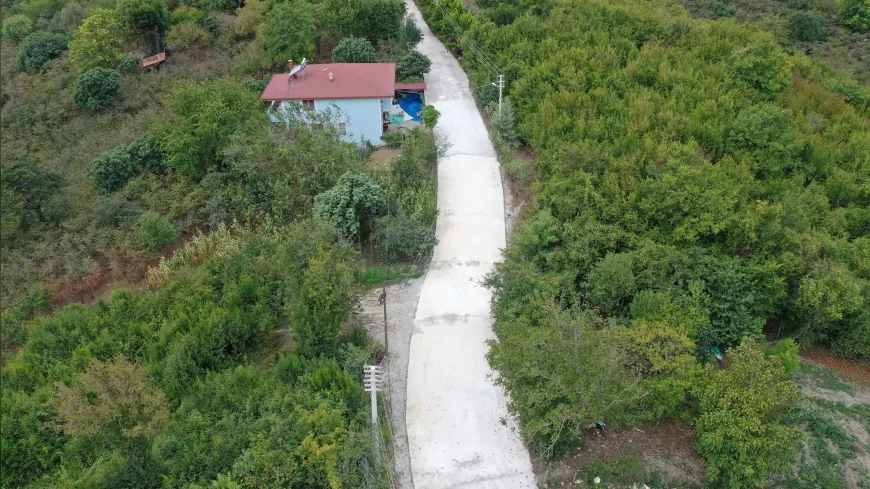 Ordu’da 2 bin 400 km’lik yol ağına bir yenisi eklendi: Ünye Bayramca’da beton yol çalışmaları başladı