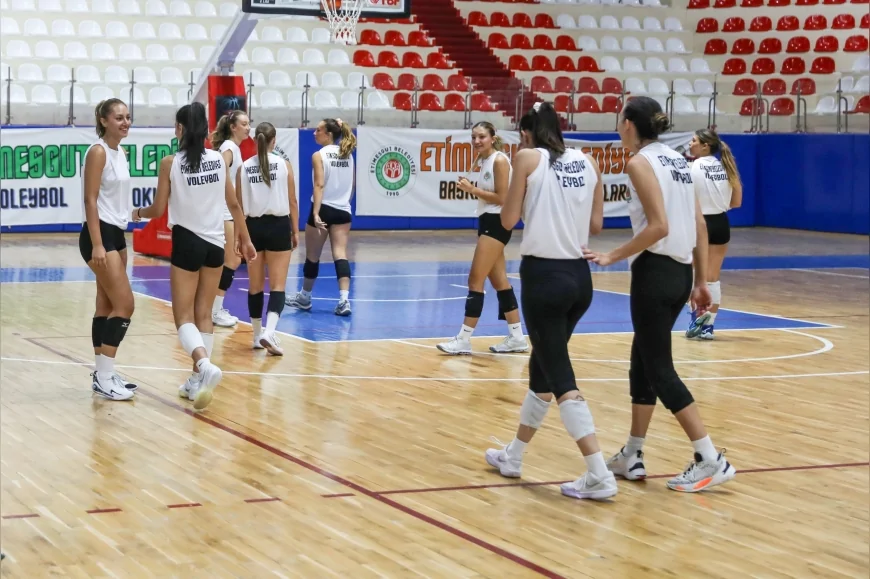 Etimesgut Belediyesi Voleybol A Takımı yeni sezon hazırlıklarını transferlerle güçlendirdi