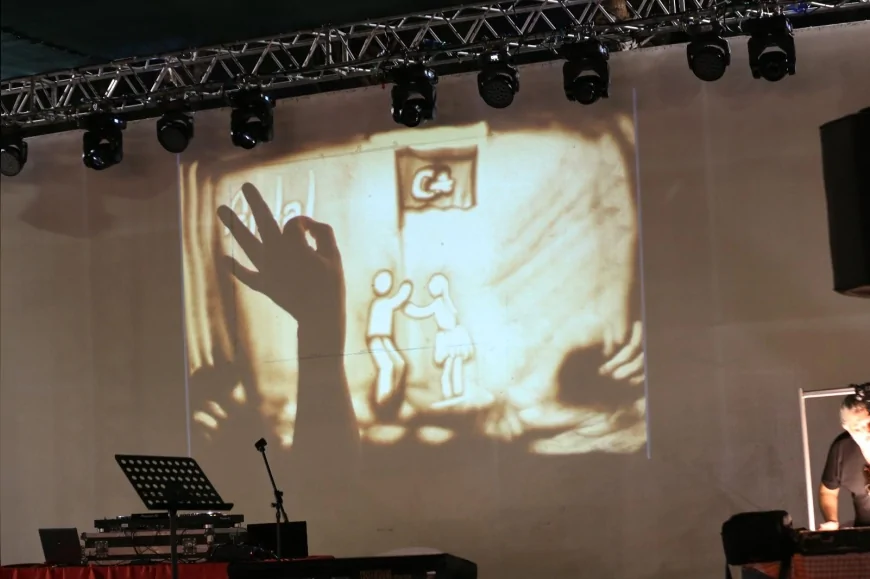 Kepez’in Uluslararası Kültür Festivali’nde düzenlenen “Aksaraylılar Gecesi”nde tarih, sanat ve müzik bir araya geldi