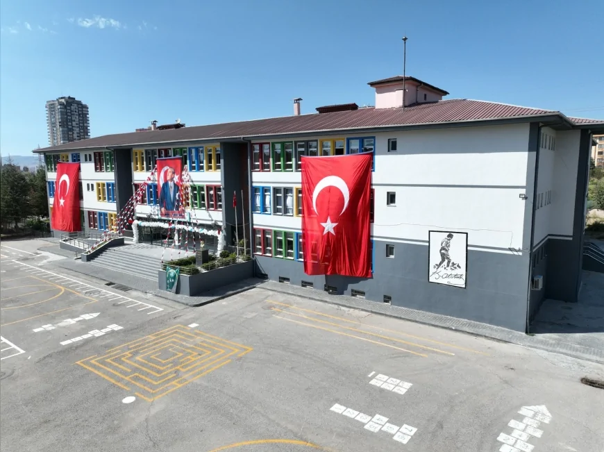 Etimesgut Belediyesi 20 okulda tadilat ve yenileme çalışmalarıyla öğrenciler için modern eğitim ortamı sağladı