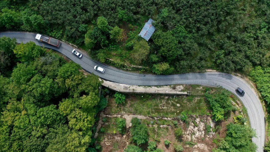 Ordu’nun Kumru ilçesinde yıllardır beklenen Gökçeli yolu asfaltlandı, mahalle sakinleri memnuniyetini dile getirdi