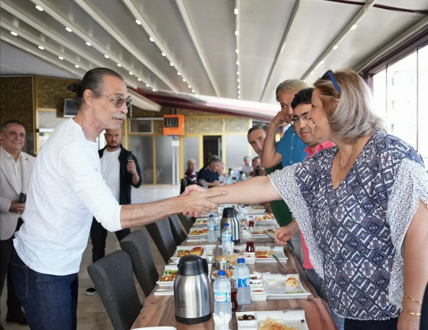 Etimesgut Belediye Başkanı Erdal Beşikcioğlu, Çorumlu vatandaşlarla kahvaltı programında buluştu