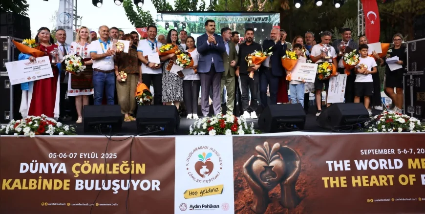 Menemen’de 41 ülkenin katıldığı Uluslararası Çömlek Festivali coşkulu finalle sona erdi