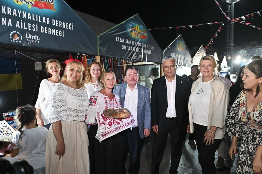 Muratpaşa’da Yöreler Renkler Festivali Karadeniz gecesiyle devam etti: Horonlar ve kemençe meydanı coşturdu