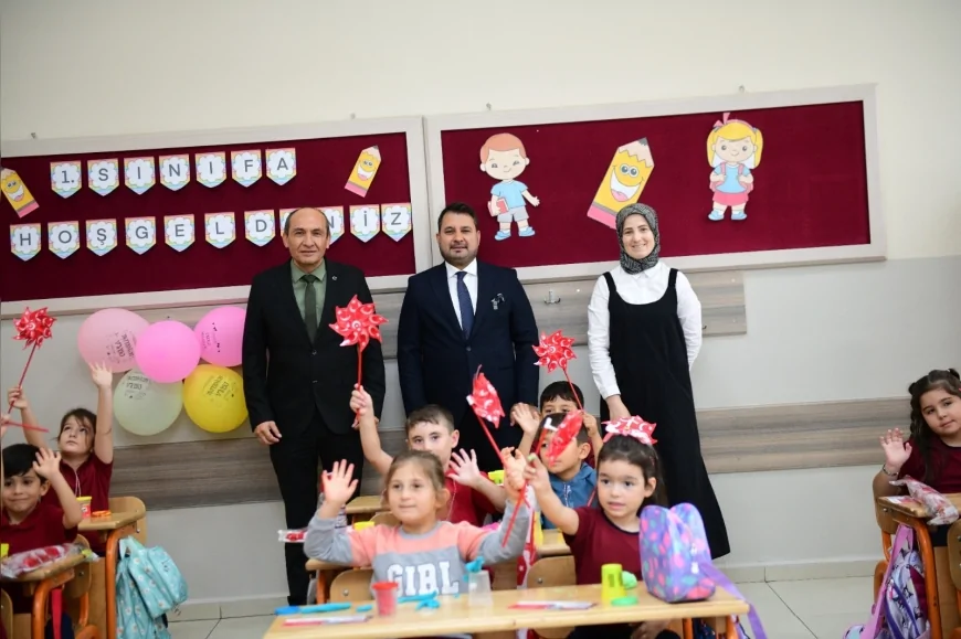 Kahramankazan Belediye Başkanı Selim Çırpanoğlu: "Tüm öğrencilerimize eğitime destek olmayı sürdüreceğiz"