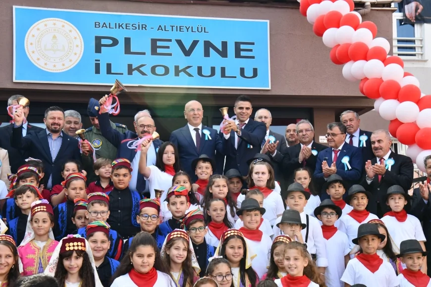 Balıkesir’de İlk Ders Zili Çaldı, Öğrenciler Büyükşehir’in Hediyeleriyle Sevindi