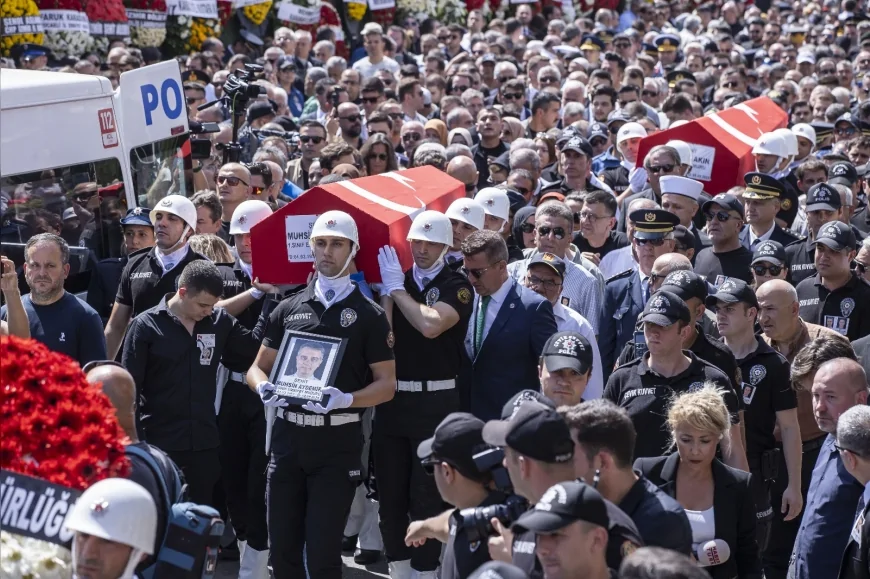 İzmir, Balçova saldırısında şehit olan Emniyet Müdürü Muhsin Aydemir ve Polis Memuru Hasan Akın’a veda etti