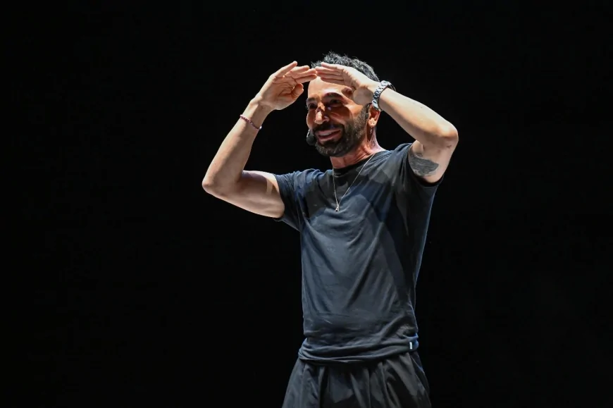 Aşkım Kapışmak İzmir Enternasyonal Fuarı’nda stand-up gösterisiyle seyirciyi kahkahaya boğdu