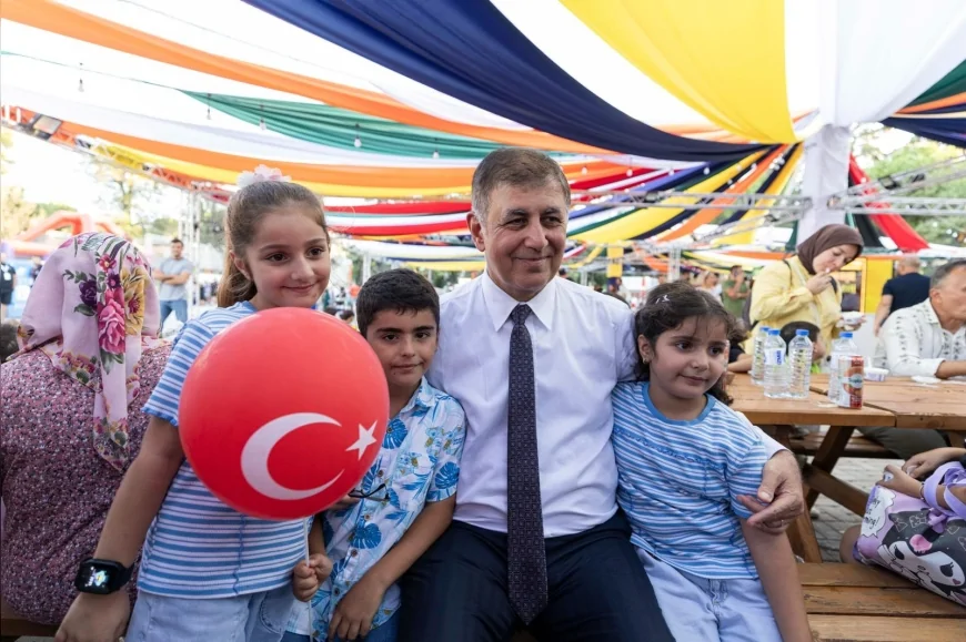 İzmir Büyükşehir Belediye Başkanı Cemil Tugay: İzmir Enternasyonal Fuarı’nda çocuklarla buluştu, isteklerini dinledi