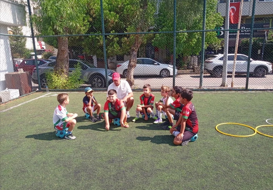 Bostanlıspor’un minik futbolcuları sahaya indi, hedef milli formaya uzanmak