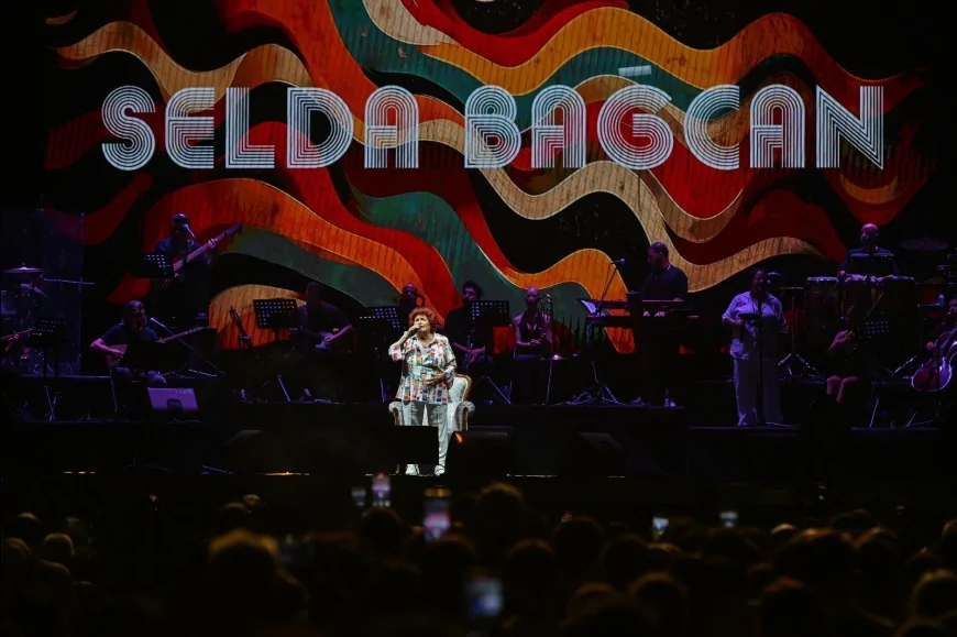 94. İzmir Enternasyonal Fuarı’nda Çim Konserleri’nde Selda Bağcan on binlerce kişiye unutulmaz bir gece yaşattı