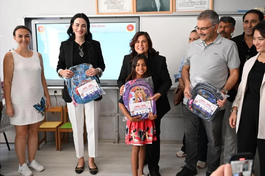 Aydın’da yeni eğitim yılı için öğrencilere çanta dağıtıldı, Umurlu Kocagür İlkokulu’nda etkinlik düzenlendi
