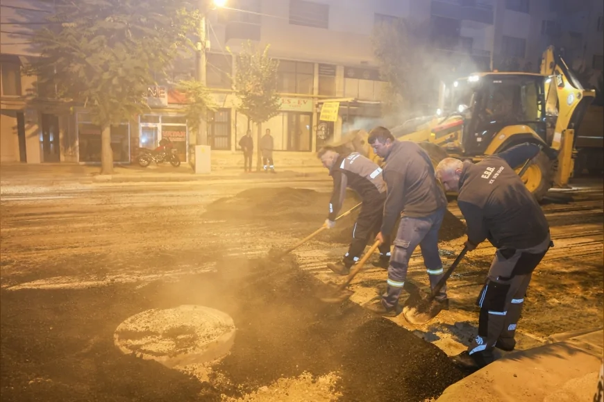 Eskişehir Büyükşehir Belediyesi Vatan Caddesi’nde gece asfalt ve yol yenileme çalışması yaptı