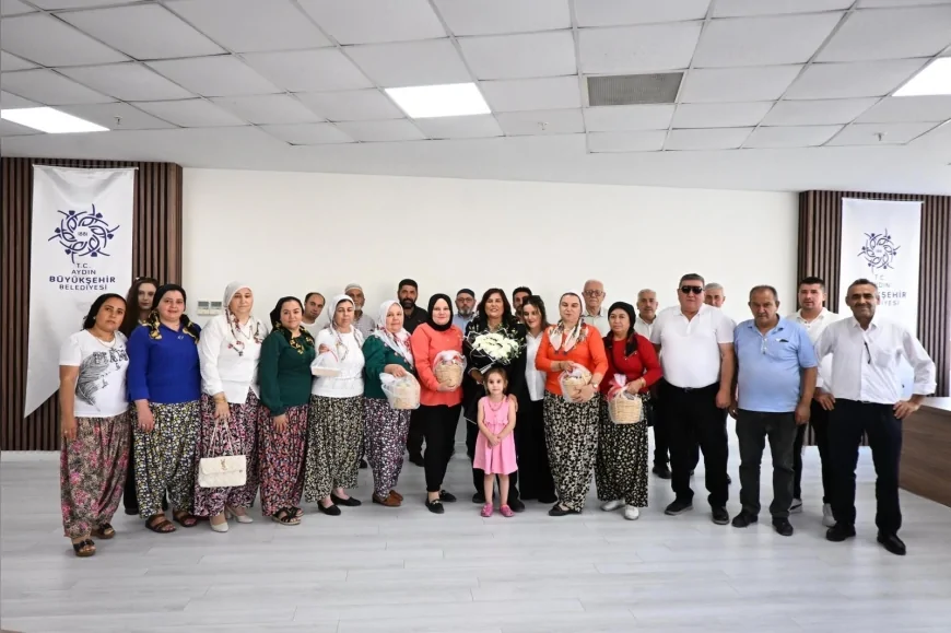 Aydın Büyükşehir Belediye Başkanı Özlem Çerçioğlu, Köşk Ilıdağ Mahallesi’nden gelen muhtar ve vatandaşları ağırladı