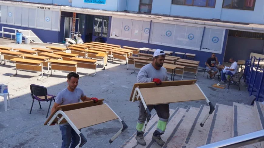 Çeşme Belediyesi yeni eğitim yılı öncesi 27 okulda kapsamlı temizlik çalışması yaptı
