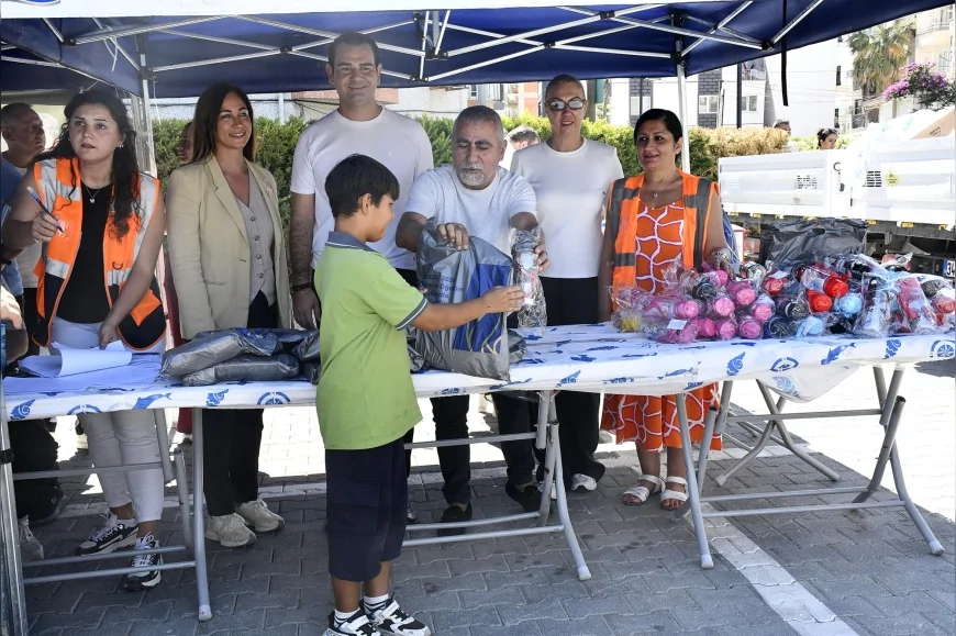 Kuşadası Belediyesi yeni eğitim yılında bin 500 öğrenciye kırtasiye desteği sağladı