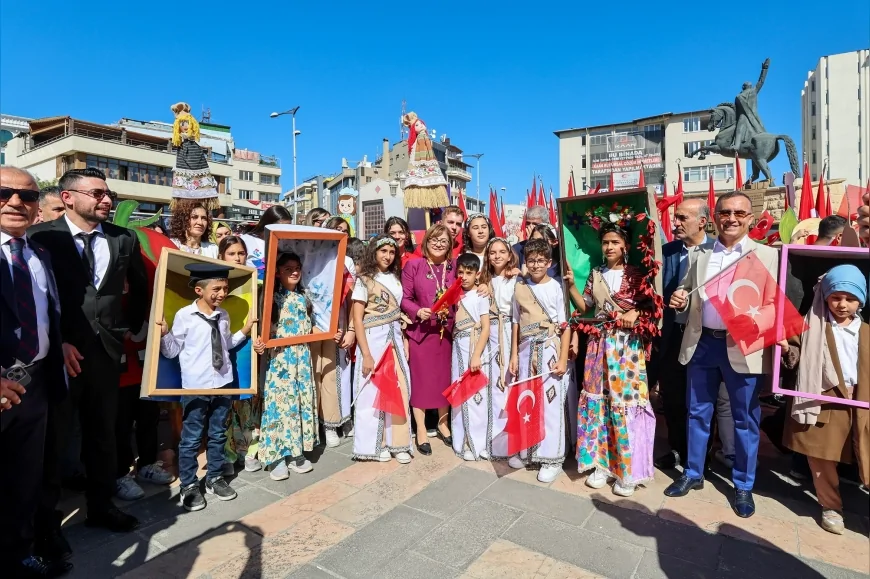 Gaziantep’te GastroANTEP korteji tarihi sokakları şenlendirdi, festival coşkusu kente yayıldı