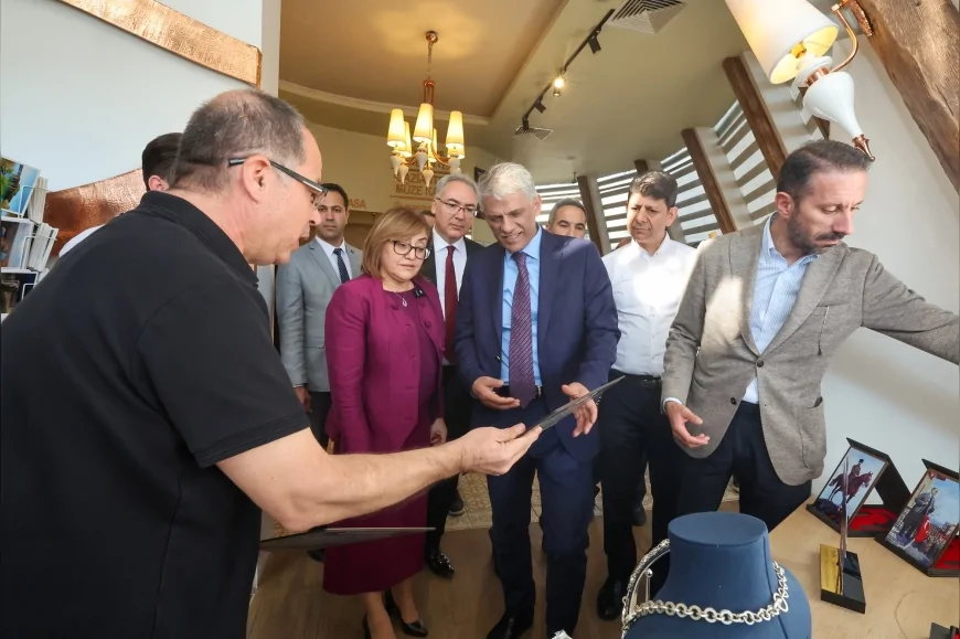 Başkan Fatma Şahin ve Bakan Yardımcısı Nadir Alparslan, GastroANTEP sergi turuna katıldı