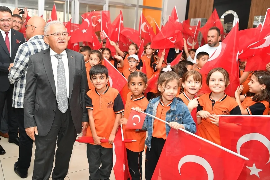 Kayseri’de hayırsever Altun ailesinin yaptırdığı okul açıldı, 2025-2026 eğitim öğretim yılı törenle başladı