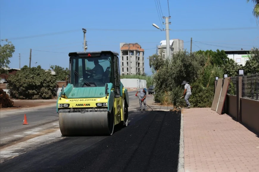 Kepez Belediyesi Göksu Mahallesi’nde 6862 Sokak’a 85 ton sıcak asfalt dökerek ulaşımı modernize etti