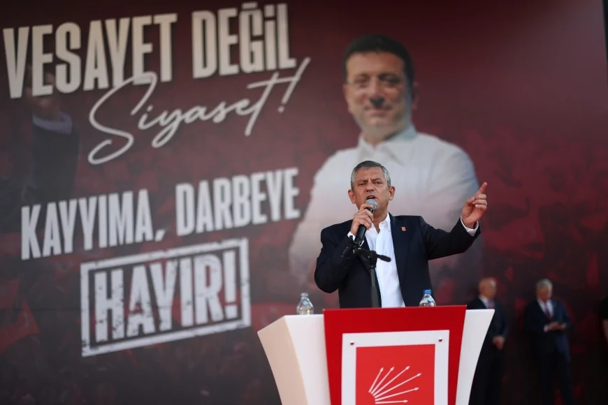Özgür Özel: “Vesayet değil siyaset! Kayyuma, darbeye hayır!”