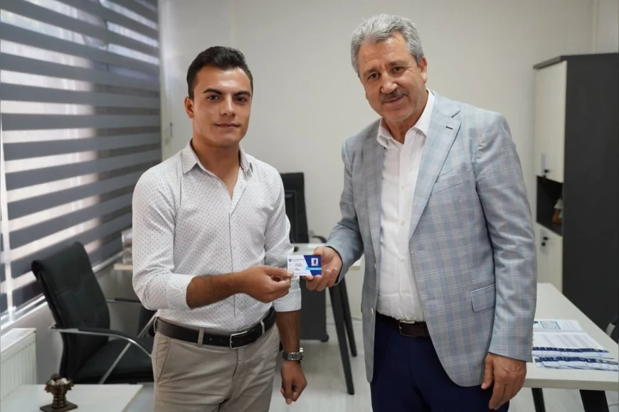 Ege Üniversitesi “Mezun Kart” uygulamasıyla 76 bin mezuna kampüs ayrıcalıklarını sürdürüyor