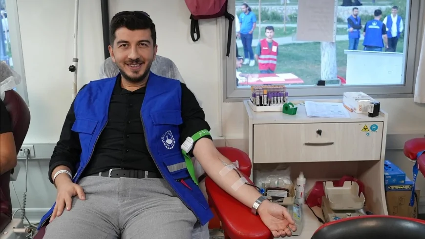 Elazığ Belediyesi Gençlik Meclisi üyeleri kan bağışında bulundu, toplumsal dayanışmaya dikkat çekildi