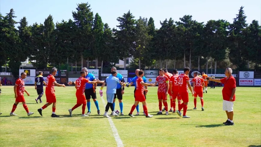Çeşme–Sakız Master Futbol Turnuvası tamamlandı, kazanan dostluk oldu