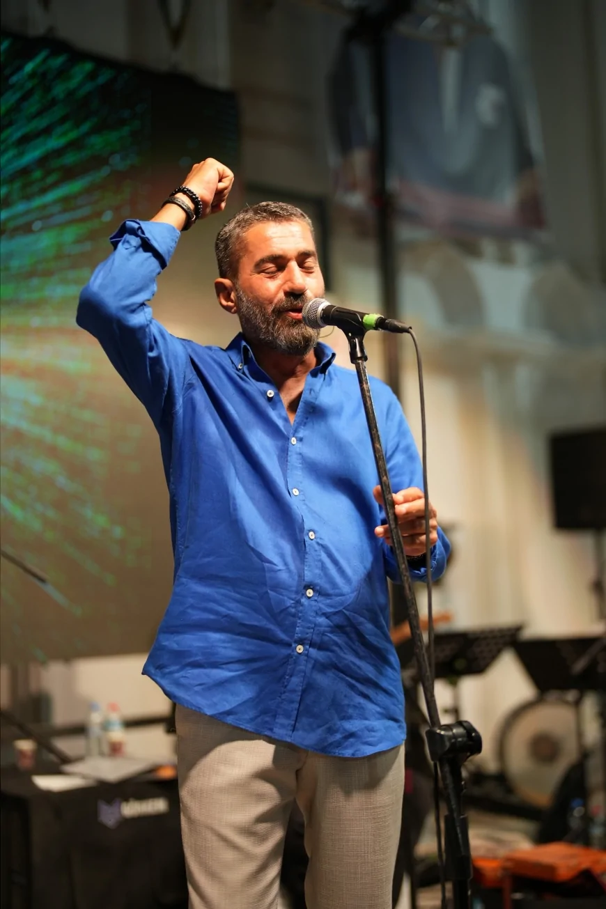 Mehmet Kaplan Muğla’da konserle yeni albümünü tanıttı, sahnede akademisyen orkestra yer aldı