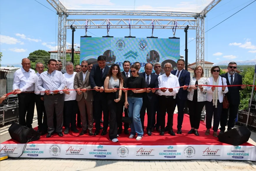 Muğla Büyükşehir Belediye Başkanı Ahmet Aras: "Seydikemer’de öğrenciler için güvenli ve modern yaşam alanı oluşturduk"