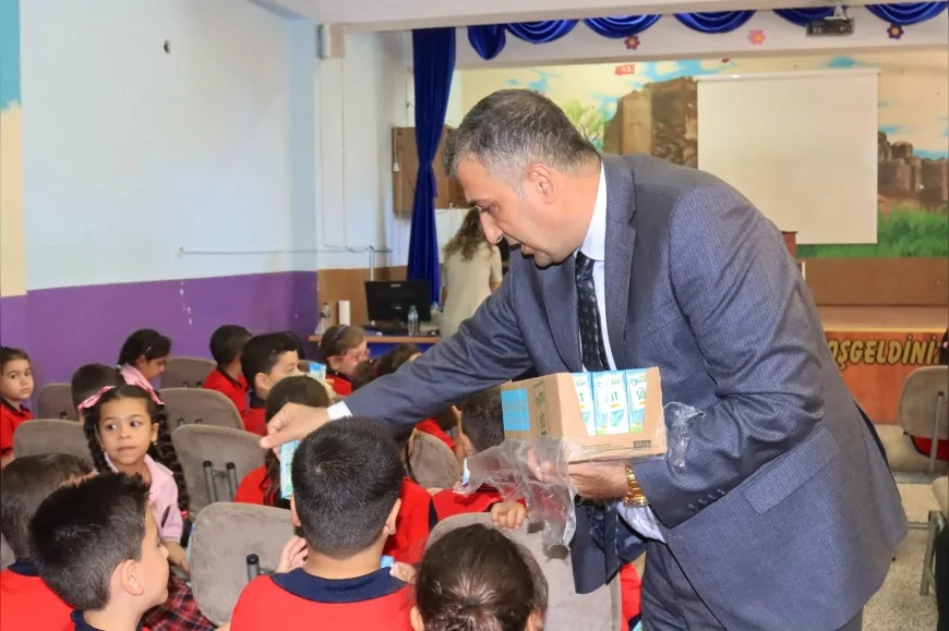 Elazığ Belediyesi öğrencilere süt dağıtarak sağlıklı beslenme farkındalığı oluşturdu