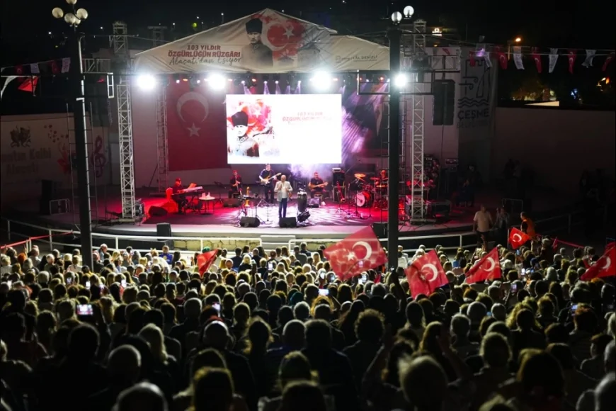 Çeşme ve Alaçatı’nın kurtuluşunun 103. yılı kortejler, törenler ve konserlerle kutlandı