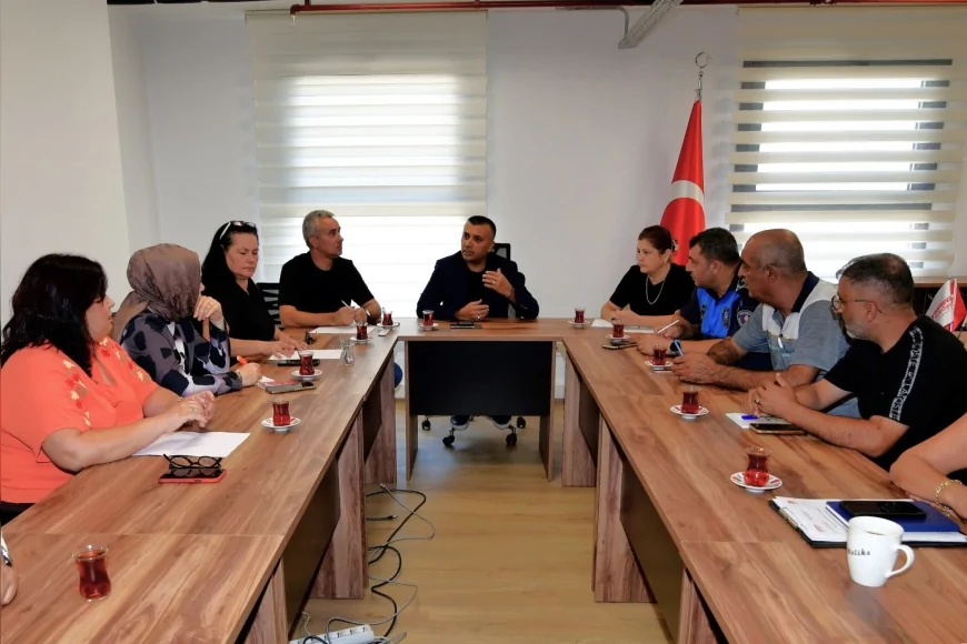 Bornova Belediyesi muhtarlarla düzenli toplantılarla katılımcı yönetim anlayışını güçlendiriyor