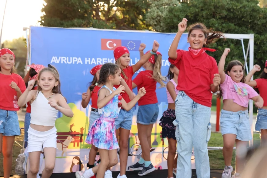 Marmaris’te Avrupa Hareketlilik Haftası başladı, spor ve dans gösterileri büyük ilgi gördü