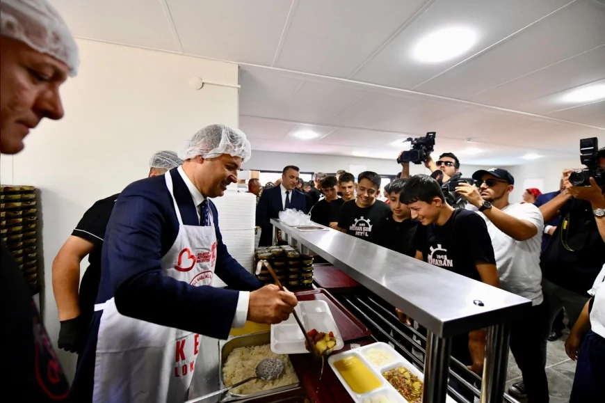 Balıkesir Büyükşehir Belediye Başkanı Ahmet Akın: "Yakın Mutfak Öğrenci Lokantası ile öğrencilerin sofrasına bereket katıyoruz"