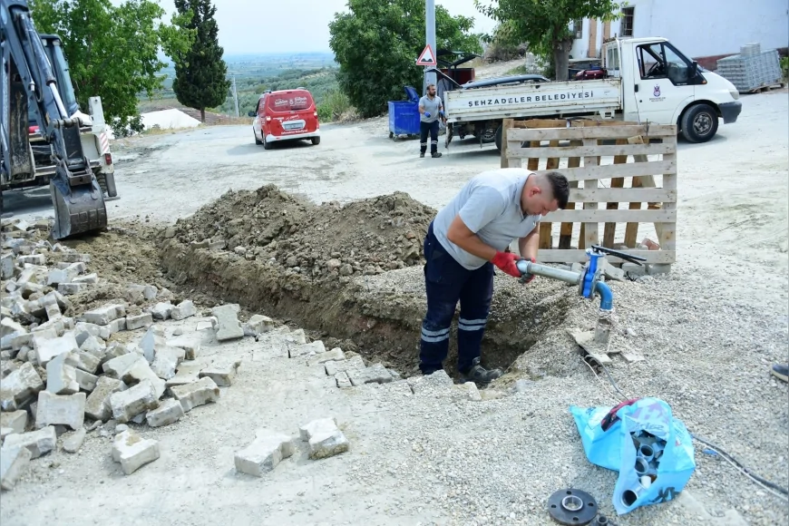 Şehzadeler Belediyesi Kalemli Mahallesi’nde çiftçilere 10 tonluk tarımsal su tankı desteği sağladı