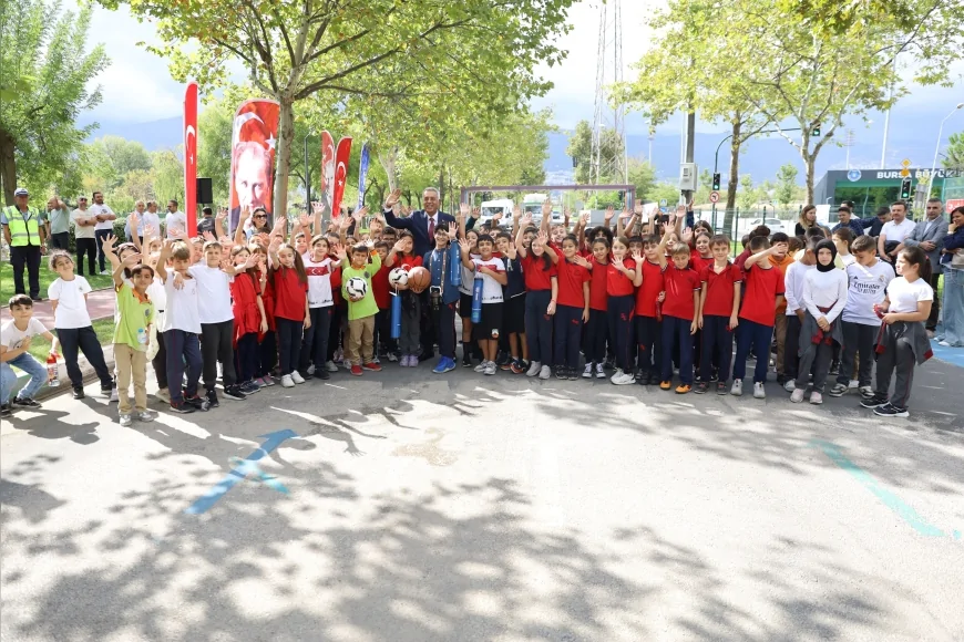 Bursa’da çocuklara güvenli bisiklet sürüş eğitimi, oyun ve sporla buluştu