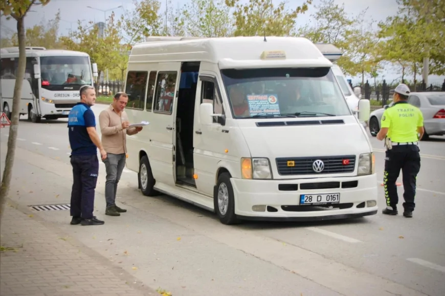 Giresun’da zabıta ve polis ekipleri dolmuşlarda cam filmi denetimi yaptı